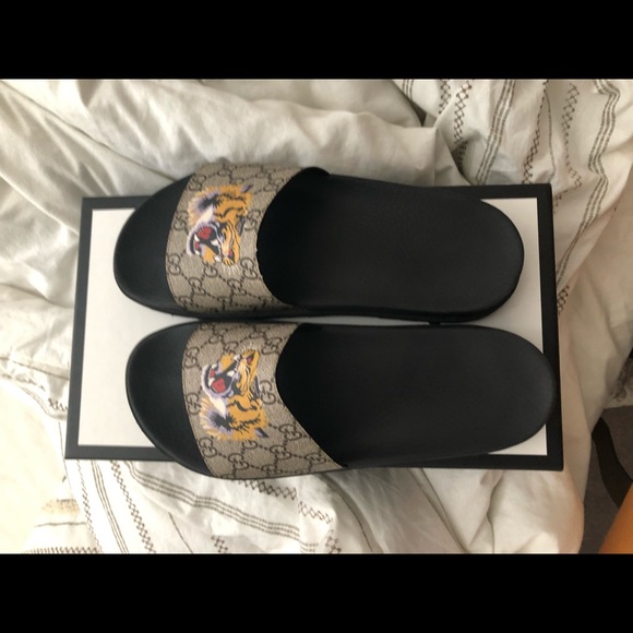 lion gucci slides